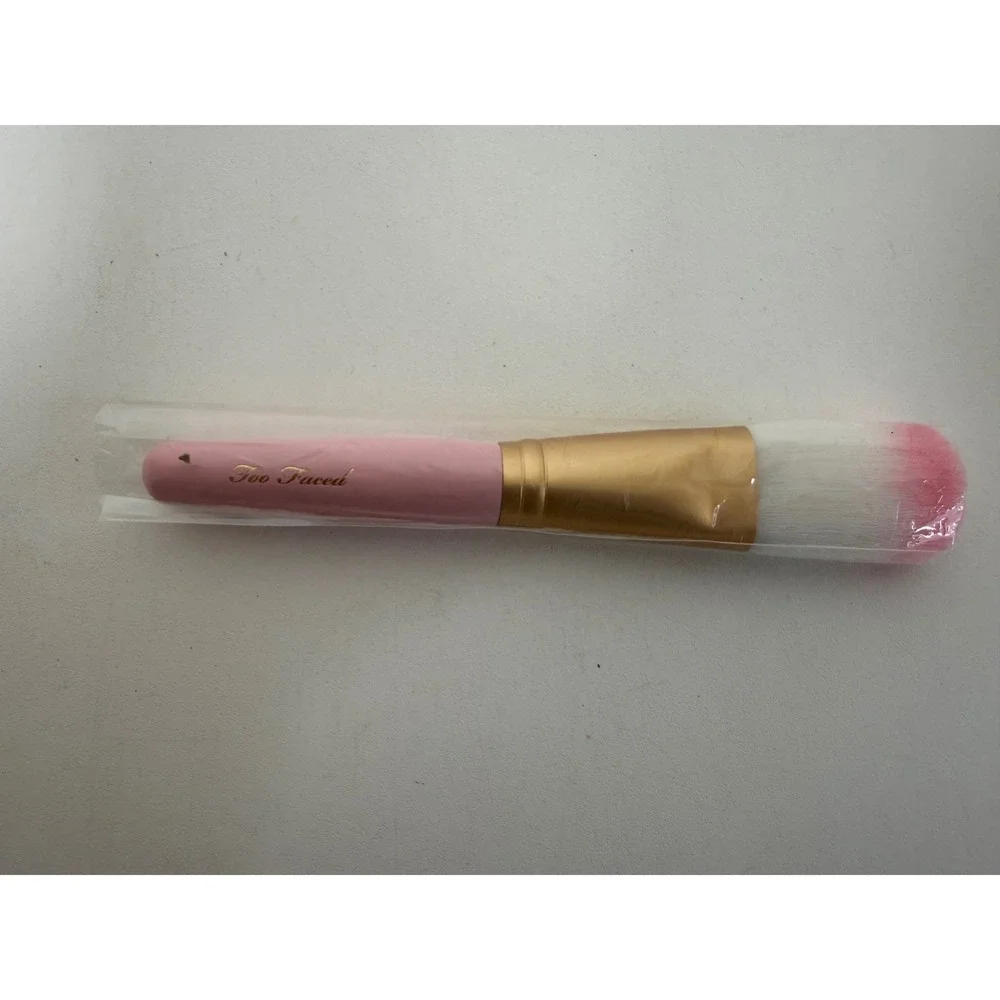 Too Faced Makeup Brush Women's One Size Foundation Powder Ombre‎ Synthetic Pink